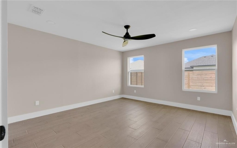 3925 S Mullin Avenue, Edinburg, TX 78542, 3 Habitaciones Habitaciones , ,2 BañosBaños,Residential,En Venta,3925 S Mullin Avenue,476440