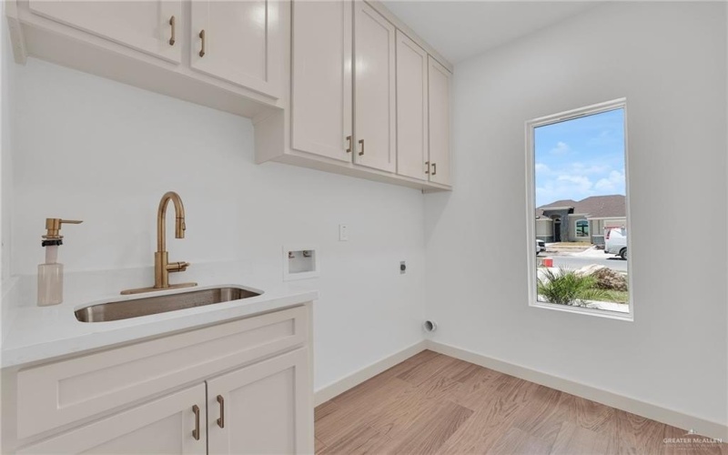 2702 Sunrise Lane, Weslaco, TX 78596, 3 Habitaciones Habitaciones , ,2 BañosBaños,Residential,En Venta,2702 Sunrise Lane,476614