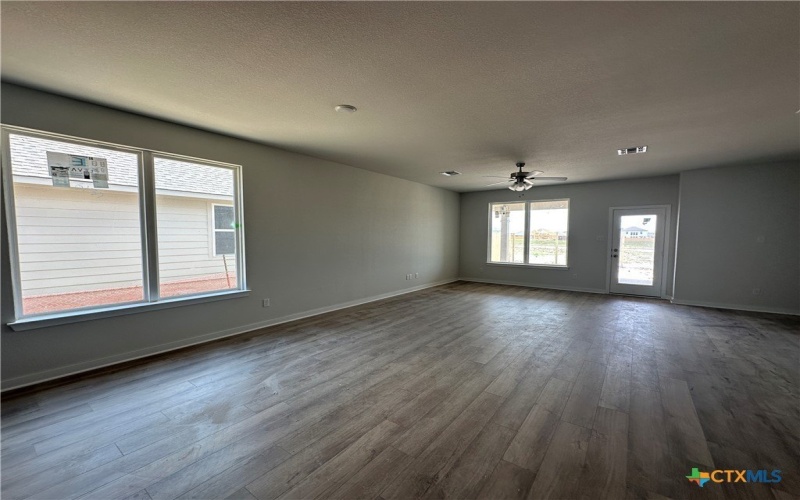909 James Parker Circle, Killeen, TX 76542, 4 Habitaciones Habitaciones , ,2 BañosBaños,Residential,En Venta,909 James Parker Circle,571411