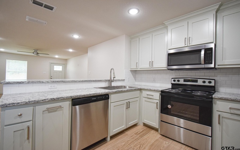 1417 E Earle St, Tyler, TX 75702, ,11 BañosBaños,Residential Multi Family,En Venta,1417 E Earle St,25011148