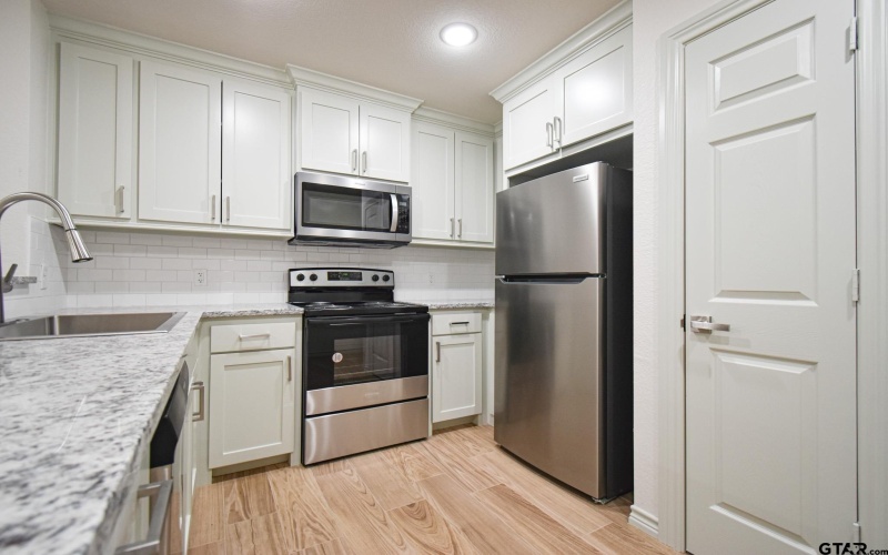 1417 E Earle St, Tyler, TX 75702, ,11 BañosBaños,Residential Multi Family,En Venta,1417 E Earle St,25011148