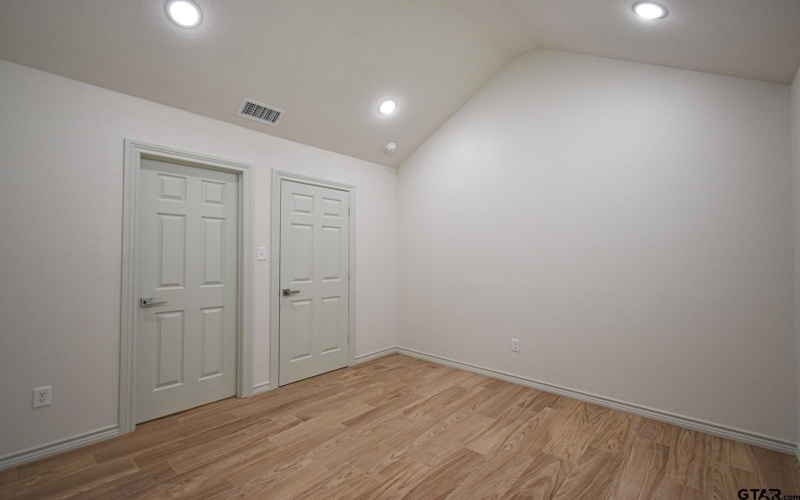 1417 E Earle St, Tyler, TX 75702, ,11 BañosBaños,Residential Multi Family,En Venta,1417 E Earle St,25011148