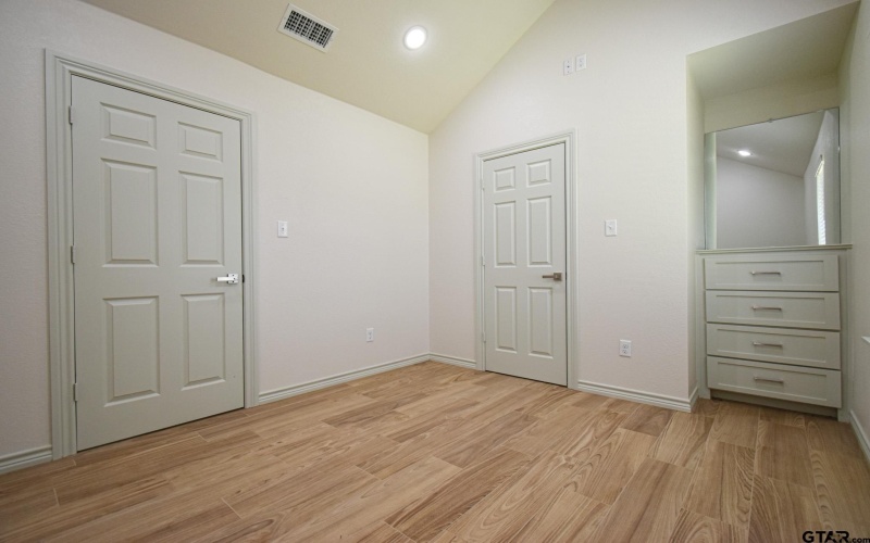 1417 E Earle St, Tyler, TX 75702, ,11 BañosBaños,Residential Multi Family,En Venta,1417 E Earle St,25011148