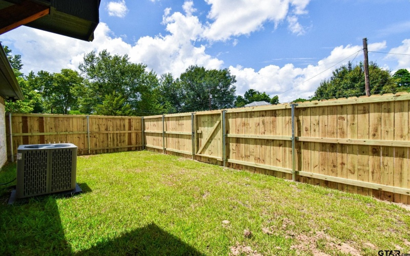 1417 E Earle St, Tyler, TX 75702, ,11 BañosBaños,Residential Multi Family,En Venta,1417 E Earle St,25011148