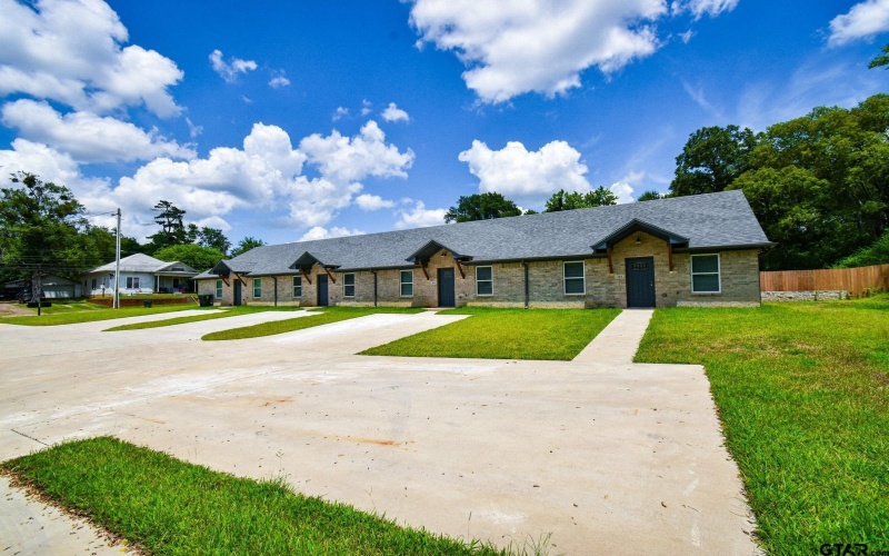 1417 E Earle St, Tyler, TX 75702, ,11 BañosBaños,Residential Multi Family,En Venta,1417 E Earle St,25011148