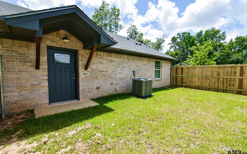 1417 E Earle St, Tyler, TX 75702, ,11 BañosBaños,Residential Multi Family,En Venta,1417 E Earle St,25011148
