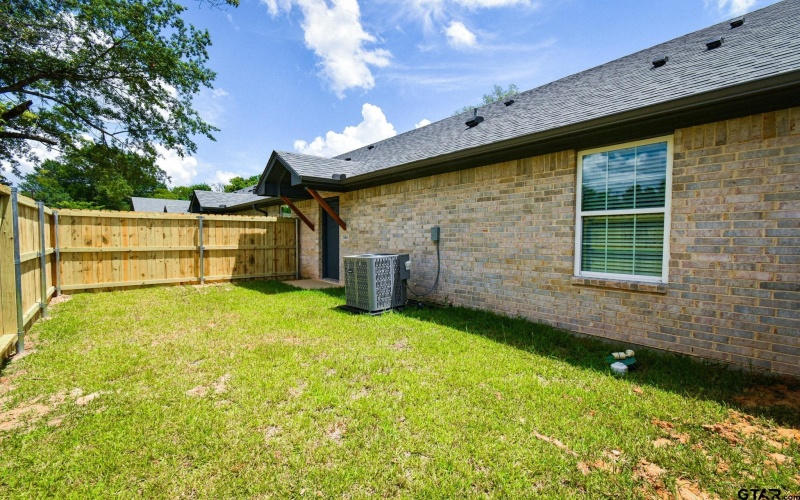 1417 E Earle St, Tyler, TX 75702, ,11 BañosBaños,Residential Multi Family,En Venta,1417 E Earle St,25011148