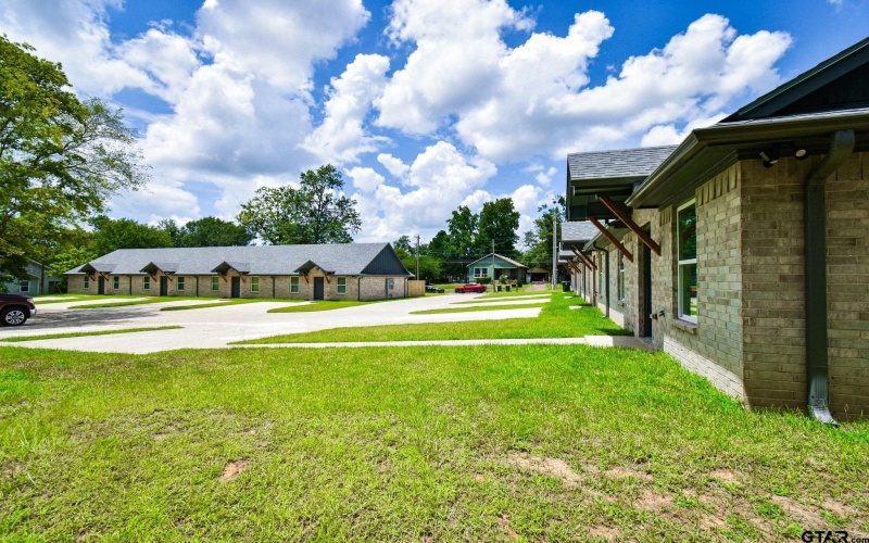 1417 E Earle St, Tyler, TX 75702, ,11 BañosBaños,Residential Multi Family,En Venta,1417 E Earle St,25011148