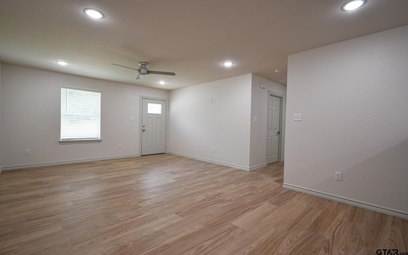 1417 E Earle St, Tyler, TX 75702, ,11 BañosBaños,Residential Multi Family,En Venta,1417 E Earle St,25011148