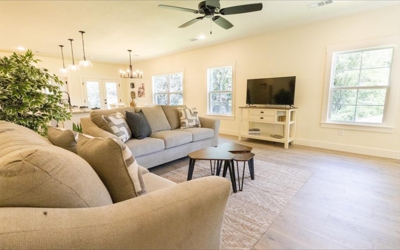 832 Blackfoot Court, Granbury, TX 76048, 3 Bedrooms Bedrooms, ,2 BathroomsBathrooms,Residential,For Sale,832 Blackfoot Court,0,21000592