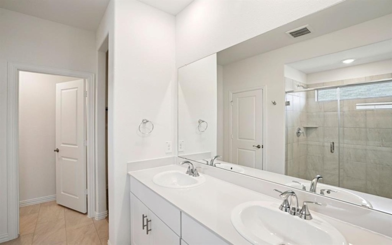 1201 Emberwood Drive, McKinney, TX 75069, 4 Bedrooms Bedrooms, ,3 BathroomsBathrooms,Residential,For Sale,1201 Emberwood Drive,0,21005803