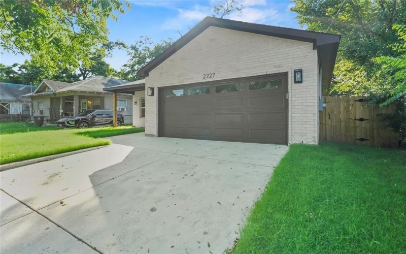 2227 Stoneman Street, Dallas, TX 75215, 4 Bedrooms Bedrooms, ,2 BathroomsBathrooms,Residential,For Sale,2227 Stoneman Street,0,21007692