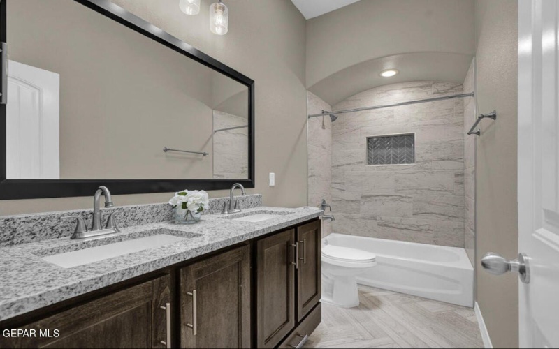 185 White Oaks Trail, Sunland Park, NM 88063, 4 Habitaciones Habitaciones , ,2 BañosBaños,Residential,En Venta,185 White Oaks Trail,905378