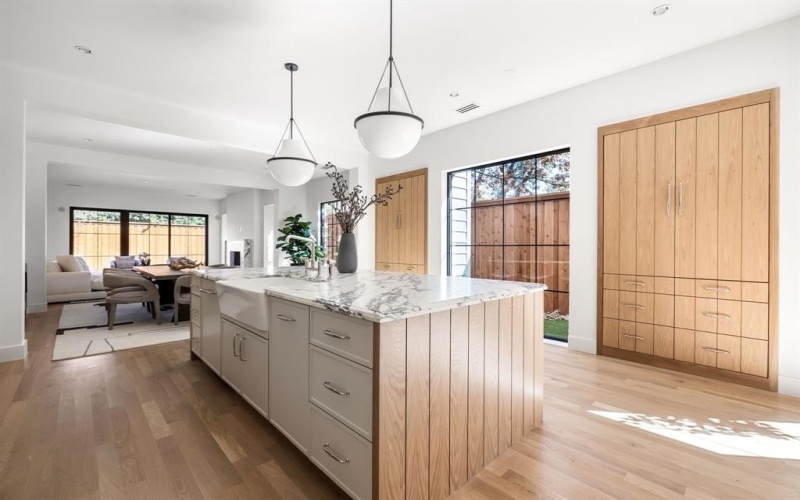4105 Hawthorne Avenue, Dallas, TX 75219, 3 Habitaciones Habitaciones , ,3 BañosBaños,Residential,En Venta,4105 Hawthorne Avenue,21007961