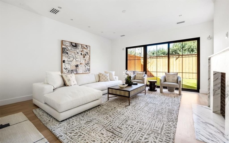 4105 Hawthorne Avenue, Dallas, TX 75219, 3 Habitaciones Habitaciones , ,3 BañosBaños,Residential,En Venta,4105 Hawthorne Avenue,21007961