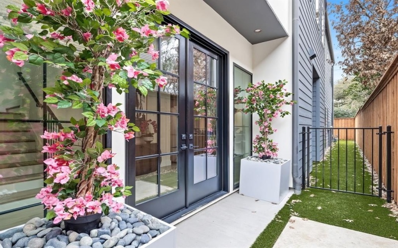 4105 Hawthorne Avenue, Dallas, TX 75219, 3 Habitaciones Habitaciones , ,3 BañosBaños,Residential,En Venta,4105 Hawthorne Avenue,21007961