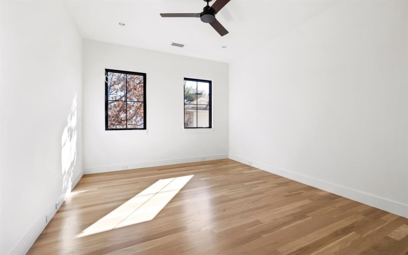 4105 Hawthorne Avenue, Dallas, TX 75219, 3 Habitaciones Habitaciones , ,3 BañosBaños,Residential,En Venta,4105 Hawthorne Avenue,21007961
