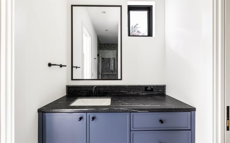 4105 Hawthorne Avenue, Dallas, TX 75219, 3 Habitaciones Habitaciones , ,3 BañosBaños,Residential,En Venta,4105 Hawthorne Avenue,21007961