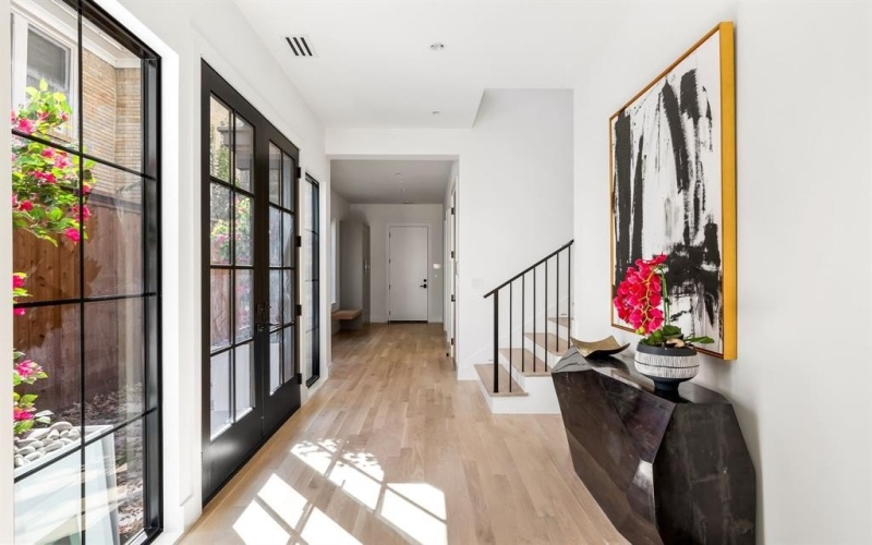 4105 Hawthorne Avenue, Dallas, TX 75219, 3 Habitaciones Habitaciones , ,3 BañosBaños,Residential,En Venta,4105 Hawthorne Avenue,21007961
