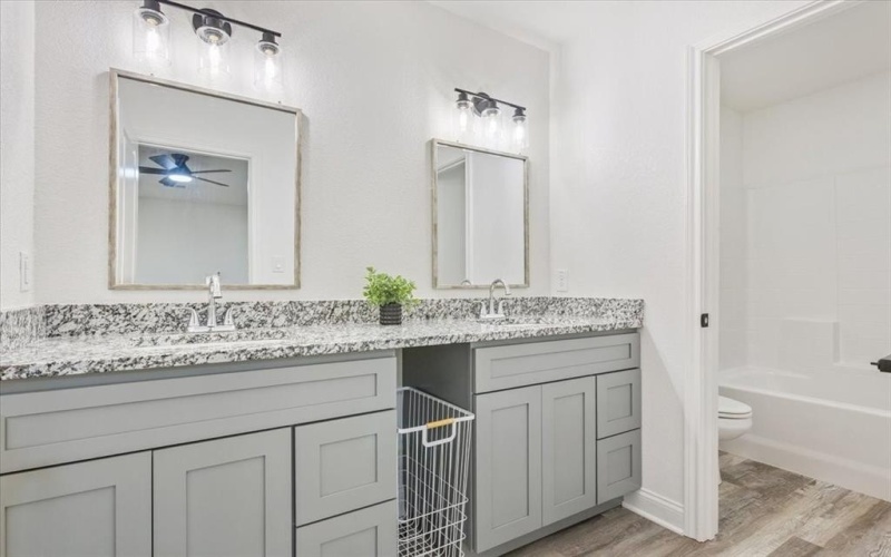 1625 Cleveland Avenue, Waco, TX 76706, 6 Bedrooms Bedrooms, ,5 BathroomsBathrooms,Residential Multi Family,For Sale,1625 Cleveland Avenue,21008092