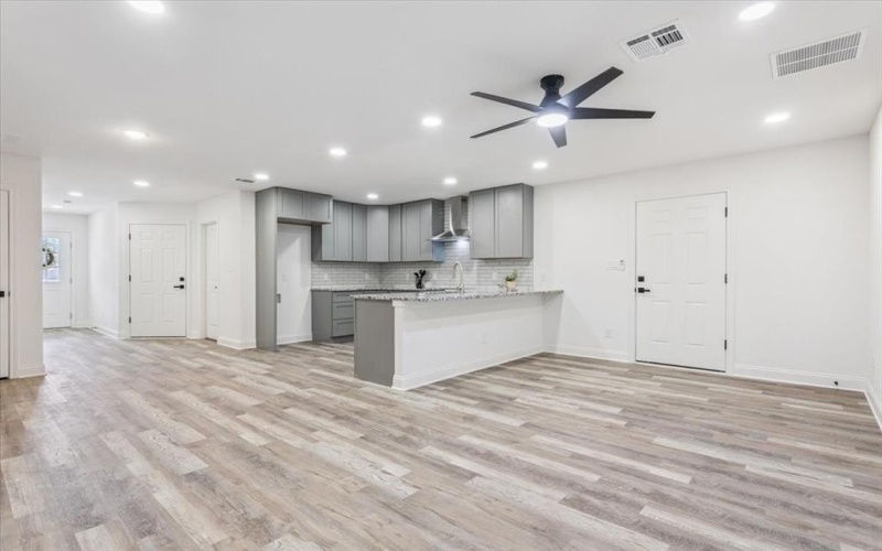 1625 Cleveland Avenue, Waco, TX 76706, 6 Bedrooms Bedrooms, ,5 BathroomsBathrooms,Residential Multi Family,For Sale,1625 Cleveland Avenue,21008092