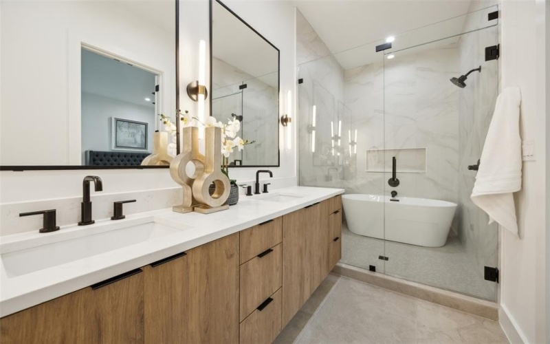 5219 Lindsley Avenue, Dallas, TX 75223, 3 Bedrooms Bedrooms, ,2 BathroomsBathrooms,Residential,For Sale,5219 Lindsley Avenue,0,21008127