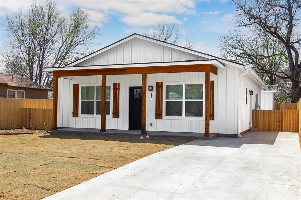 1105 1st Street, Brownwood, TX 76801, 3 Bedrooms Bedrooms, ,2 BathroomsBathrooms,Residential,For Sale,1105 1st Street,21008361
