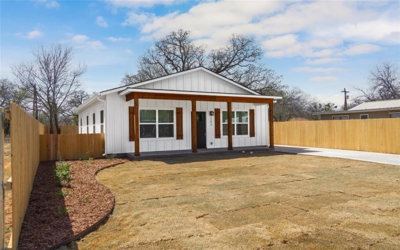 1105 1st Street, Brownwood, TX 76801, 3 Bedrooms Bedrooms, ,2 BathroomsBathrooms,Residential,For Sale,1105 1st Street,21008361