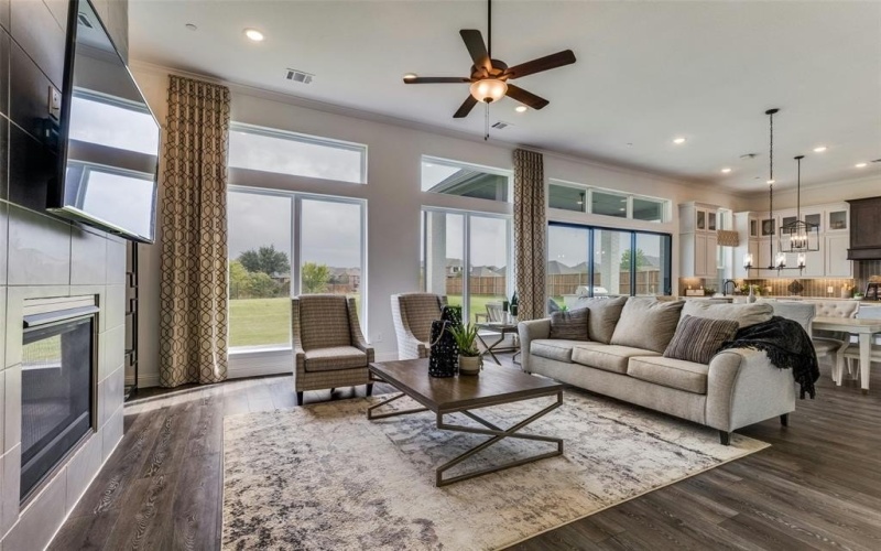 974 Reeves Drive, DeSoto, TX 75115, 5 Bedrooms Bedrooms, ,5 BathroomsBathrooms,Residential,For Sale,974 Reeves Drive,0,21008522