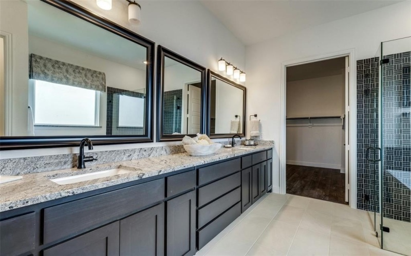 974 Reeves Drive, DeSoto, TX 75115, 5 Bedrooms Bedrooms, ,5 BathroomsBathrooms,Residential,For Sale,974 Reeves Drive,0,21008522