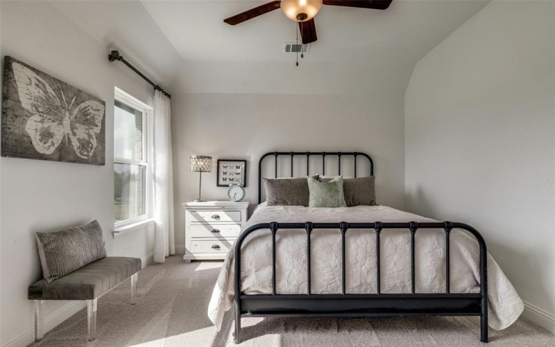 974 Reeves Drive, DeSoto, TX 75115, 5 Bedrooms Bedrooms, ,5 BathroomsBathrooms,Residential,For Sale,974 Reeves Drive,0,21008522