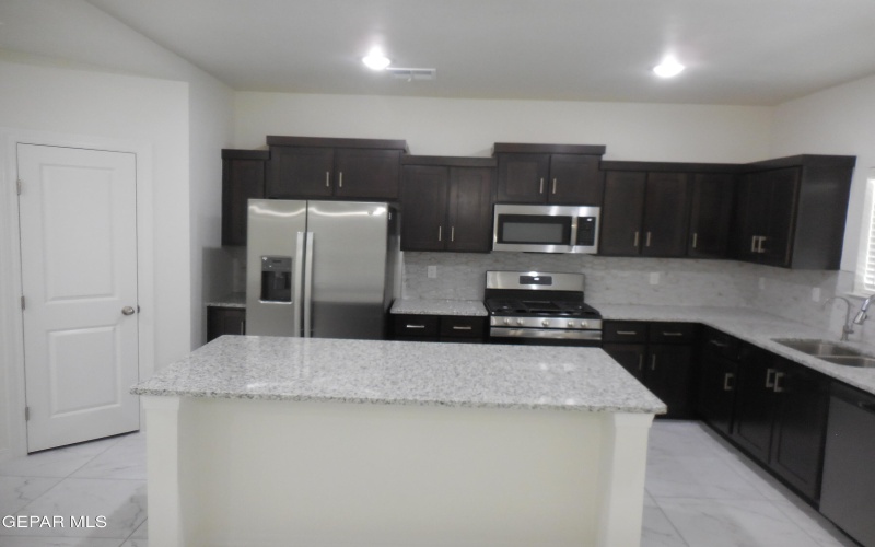 12800 Giovnni Grajeda Avenue, El Paso, TX 79928, 3 Habitaciones Habitaciones , ,1 BañoBaños,Residential,En Venta,12800 Giovnni Grajeda Avenue,926986