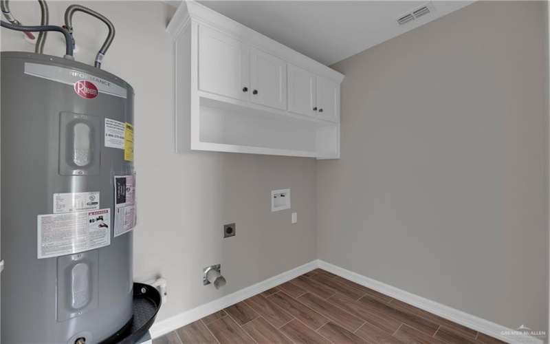 513 E Huisache Street, Weslaco, TX 78596, 3 Bedrooms Bedrooms, ,2 BathroomsBathrooms,Residential,For Sale,513 E Huisache Street,0,476644