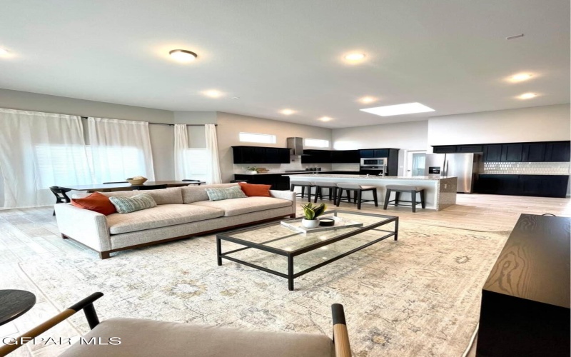 173 White Oaks Trail, Sunland Park, NM 88063, 5 Habitaciones Habitaciones , ,3 BañosBaños,Residential,En Venta,173 White Oaks Trail,905395
