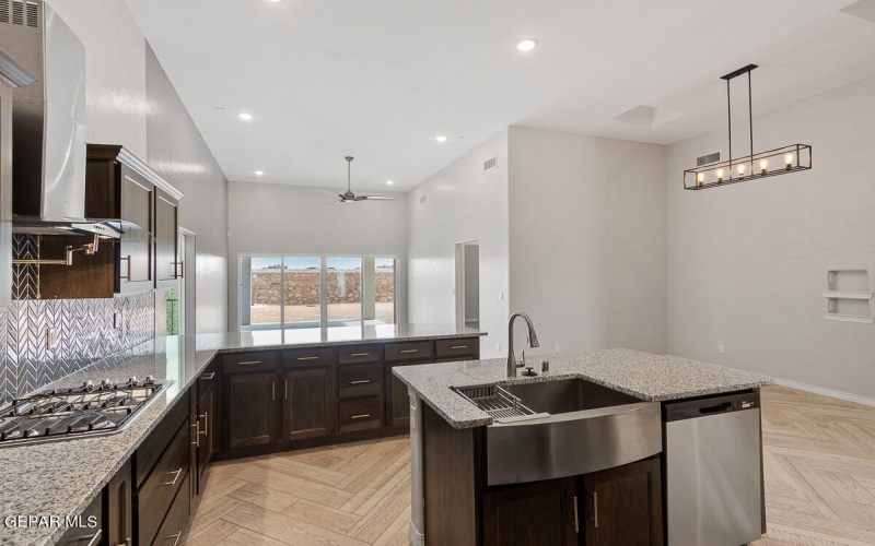165 White Oaks Trail, Sunland Park, NM 88063, 5 Habitaciones Habitaciones , ,3 BañosBaños,Residential,En Venta,165 White Oaks Trail,905396