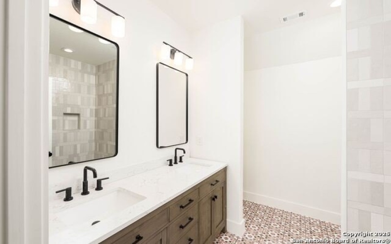 24102 Shelton Spg, San Antonio, TX 78255-4453, 4 Habitaciones Habitaciones , ,5 BañosBaños,Residential,En Venta,24102 Shelton Spg,1886392