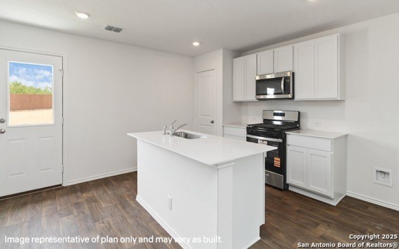 10015 De Allende Path, San Antonio, TX 78221, 5 Habitaciones Habitaciones , ,2 BañosBaños,Residential,En Venta,10015 De Allende Path,1886431