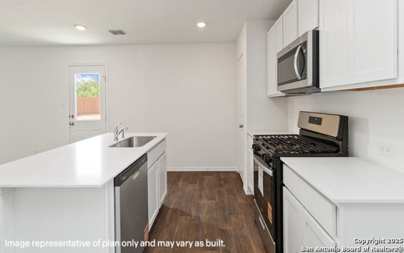10015 De Allende Path, San Antonio, TX 78221, 5 Habitaciones Habitaciones , ,2 BañosBaños,Residential,En Venta,10015 De Allende Path,1886431