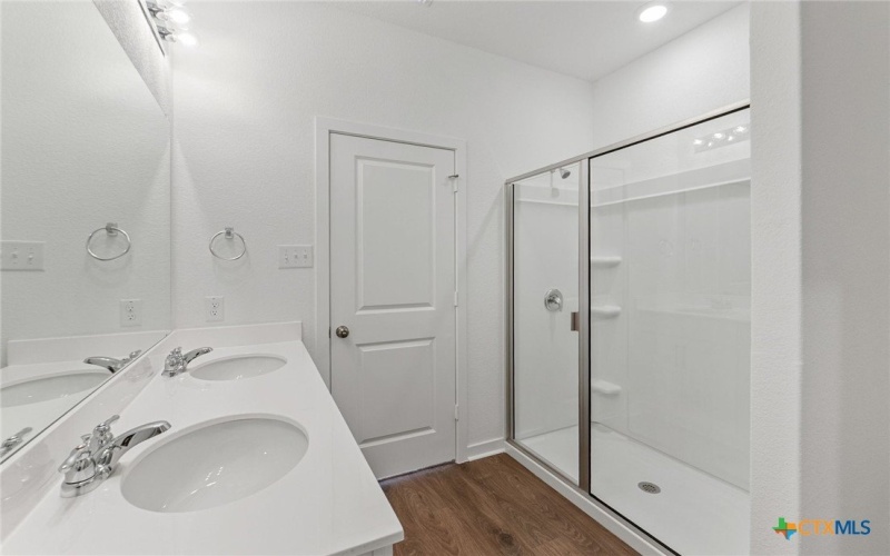 108 Green Berets Bend, Jarrell, TX 76537, 5 Habitaciones Habitaciones , ,3 BañosBaños,Residential,En Venta,108 Green Berets Bend,0,587345