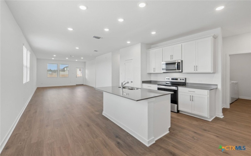 108 Green Berets Bend, Jarrell, TX 76537, 5 Habitaciones Habitaciones , ,3 BañosBaños,Residential,En Venta,108 Green Berets Bend,0,587345