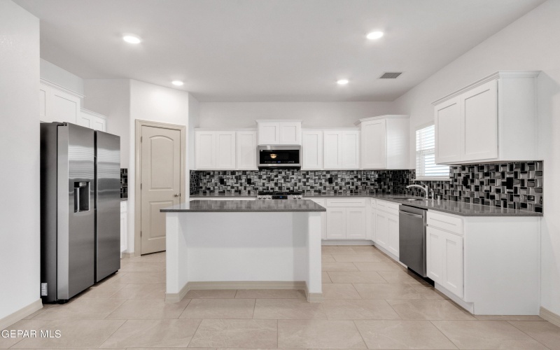 3721 Hill Top Place, El Paso, TX 79938, 4 Habitaciones Habitaciones , ,2 BañosBaños,Residential,En Venta,3721 Hill Top Place,0,926997
