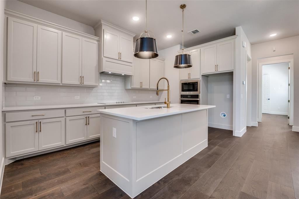 8028 Thomas Crossing, North Richland Hills, TX 76180, 3 Bedrooms Bedrooms, ,2 BathroomsBathrooms,Residential,For Sale,8028 Thomas Crossing,0,20956363