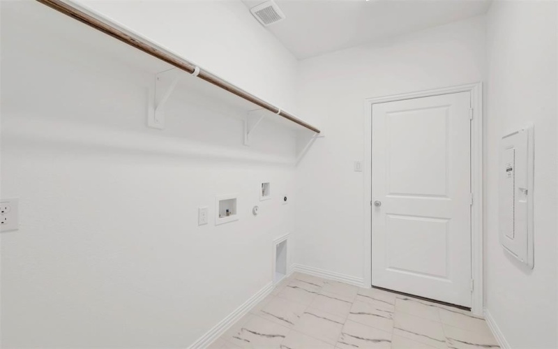 1033 Western Hills Drive, Crowley, TX 76036, 3 Bedrooms Bedrooms, ,2 BathroomsBathrooms,Residential,For Sale,1033 Western Hills Drive,0,21005169