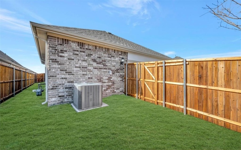 1033 Western Hills Drive, Crowley, TX 76036, 3 Bedrooms Bedrooms, ,2 BathroomsBathrooms,Residential,For Sale,1033 Western Hills Drive,0,21005169