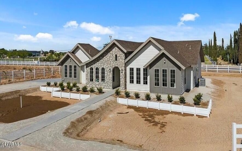 161 Johnny Telles Drive, Clint, TX 79836, 4 Habitaciones Habitaciones , ,3 BañosBaños,Residential,En Venta,161 Johnny Telles Drive,0,911437