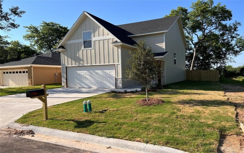 716 E 5th Street, Bonham, TX 75418, 4 Bedrooms Bedrooms, ,2 BathroomsBathrooms,Residential,For Sale,716 E 5th Street,0,21009134