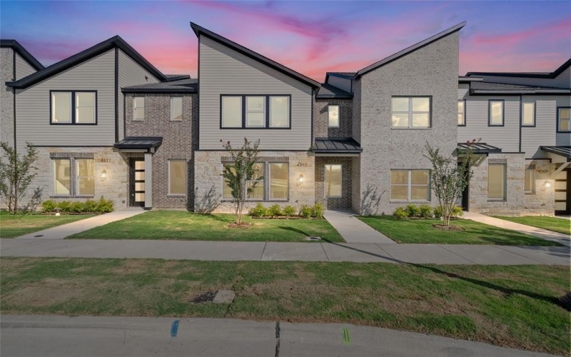 4317 Centerton Mews, Rowlett, TX 75089, 3 Bedrooms Bedrooms, ,2 BathroomsBathrooms,Residential,For Sale,4317 Centerton Mews,21009624