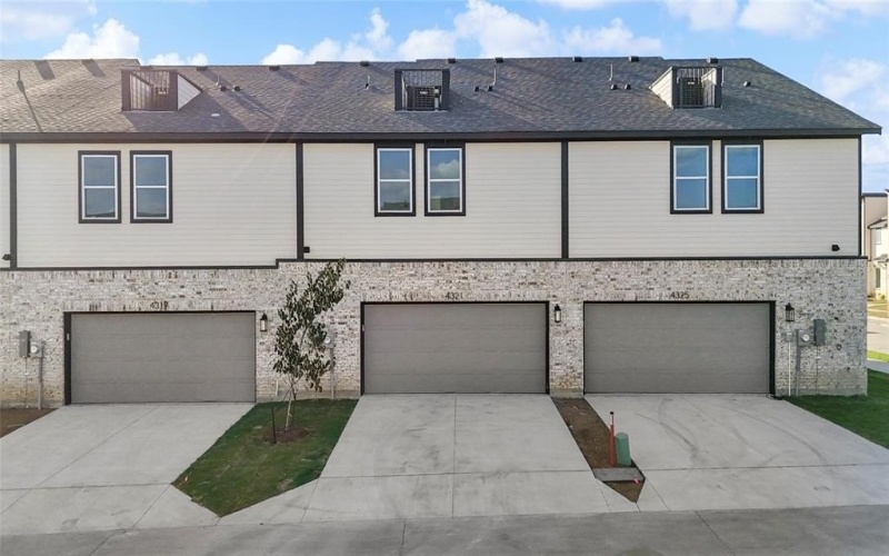 4321 Centerton Mews, Rowlett, TX 75089, 3 Bedrooms Bedrooms, ,2 BathroomsBathrooms,Residential,For Sale,4321 Centerton Mews,21010076