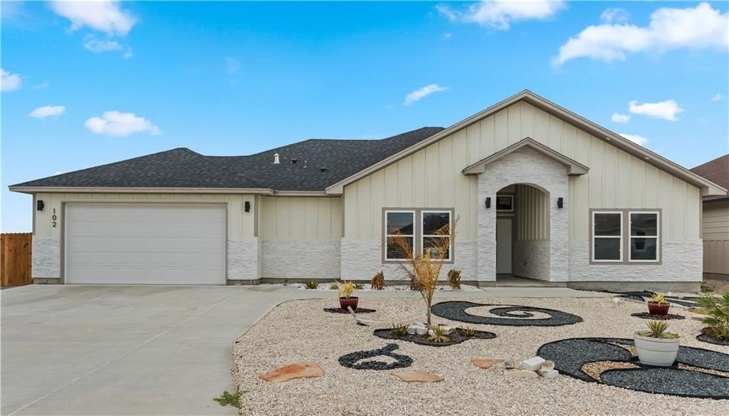 102 Traditions Drive, Rockport, TX 78382, 4 Habitaciones Habitaciones , ,Residential,En Venta,102 Traditions Drive,462447