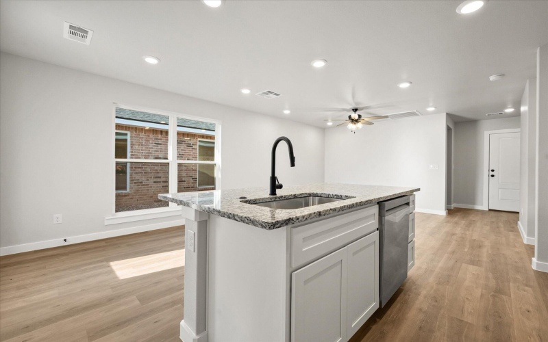 14406 Paris Avenue, Lubbock, TX 79423, 3 Bedrooms Bedrooms, ,2 BathroomsBathrooms,Residential,For Sale,14406 Paris Avenue,202558253